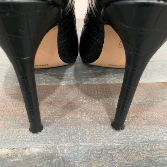 London Rag Women's Black Stiletto Pumps Heels in Size 7 Brooch Accent on Toe - Picture 7 of 14